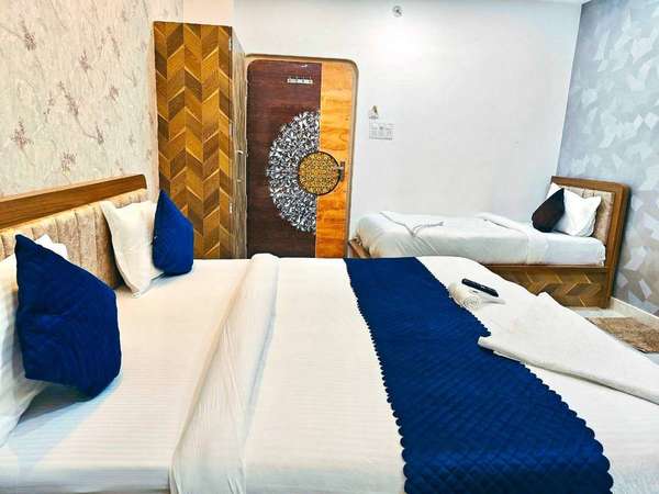 Deluxe Six Bedroom